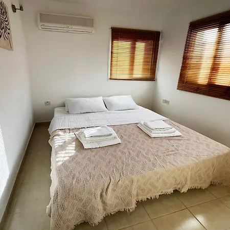 Beach Townhouse In A Quiet Area With Large Pool And Sea View Appartement *